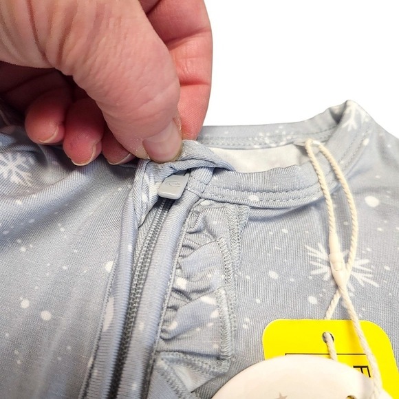 Snuggle Bums Ruffle Butt Bamboo 12-18M Snowflake Baby Girl Zippy Pajamas Sleeper - Picture 9 of 11